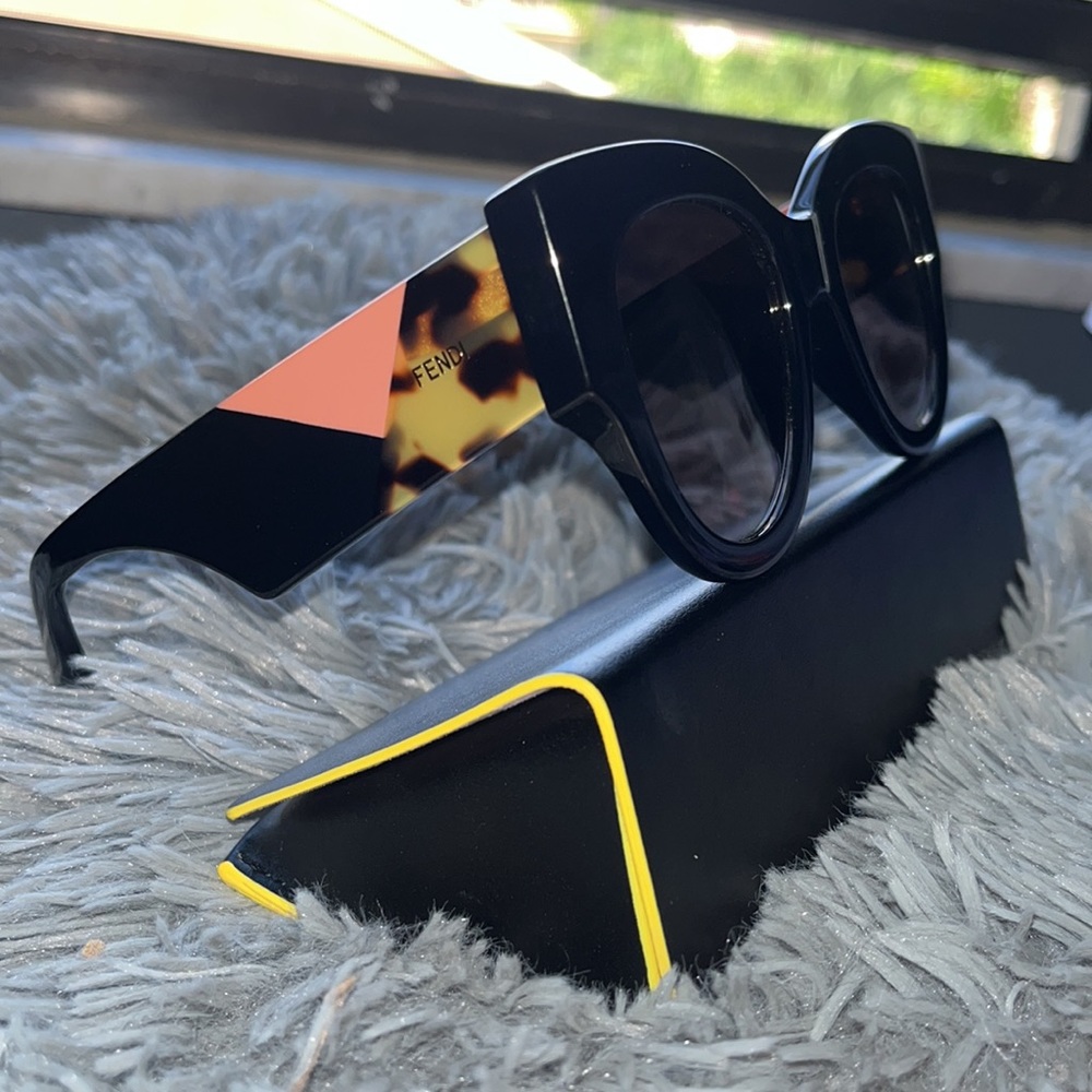 FENDI Sunglasses - Picture 3 of 9